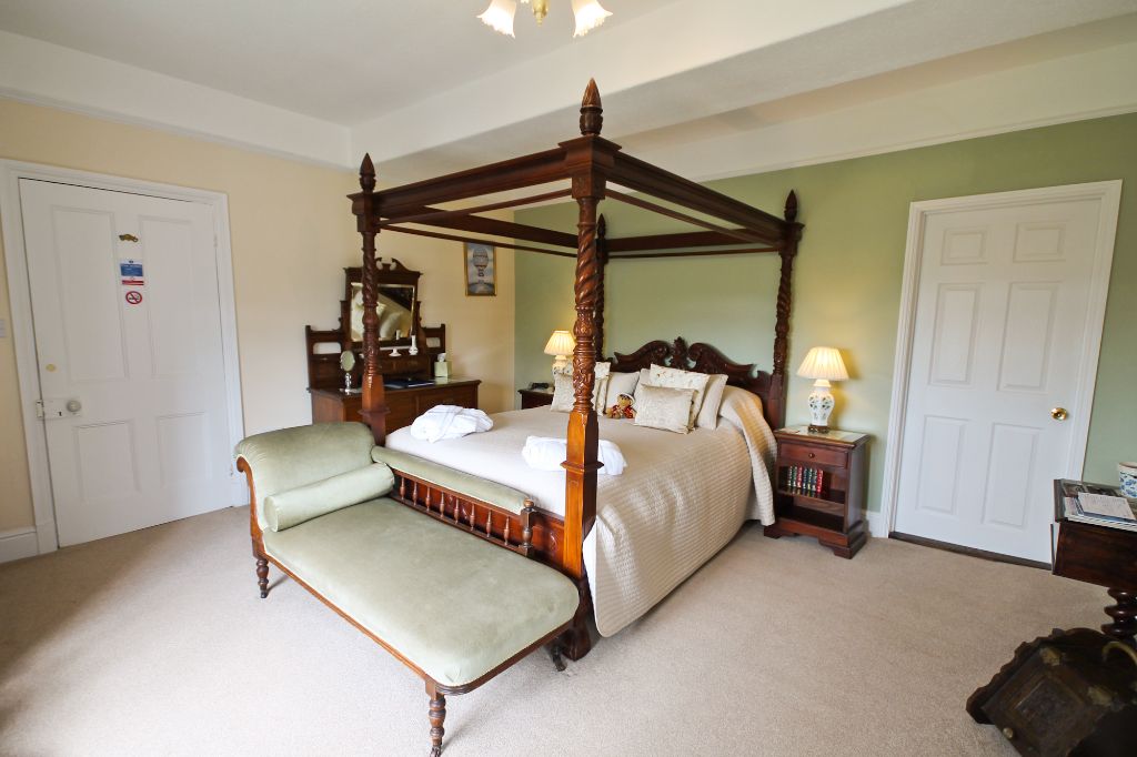 Beech Room - Four Poster Bed